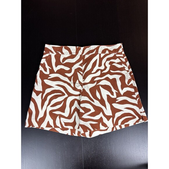 Spanx On the Go Shorts Cream Brown Zebra Stripe Size Medium Flat Front Stretch - Picture 2 of 11